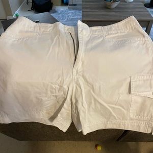 Dress Barn white shorts with left side pocket.